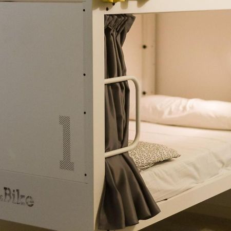 Bed & Bike Barcelona Hostel Bagian luar foto