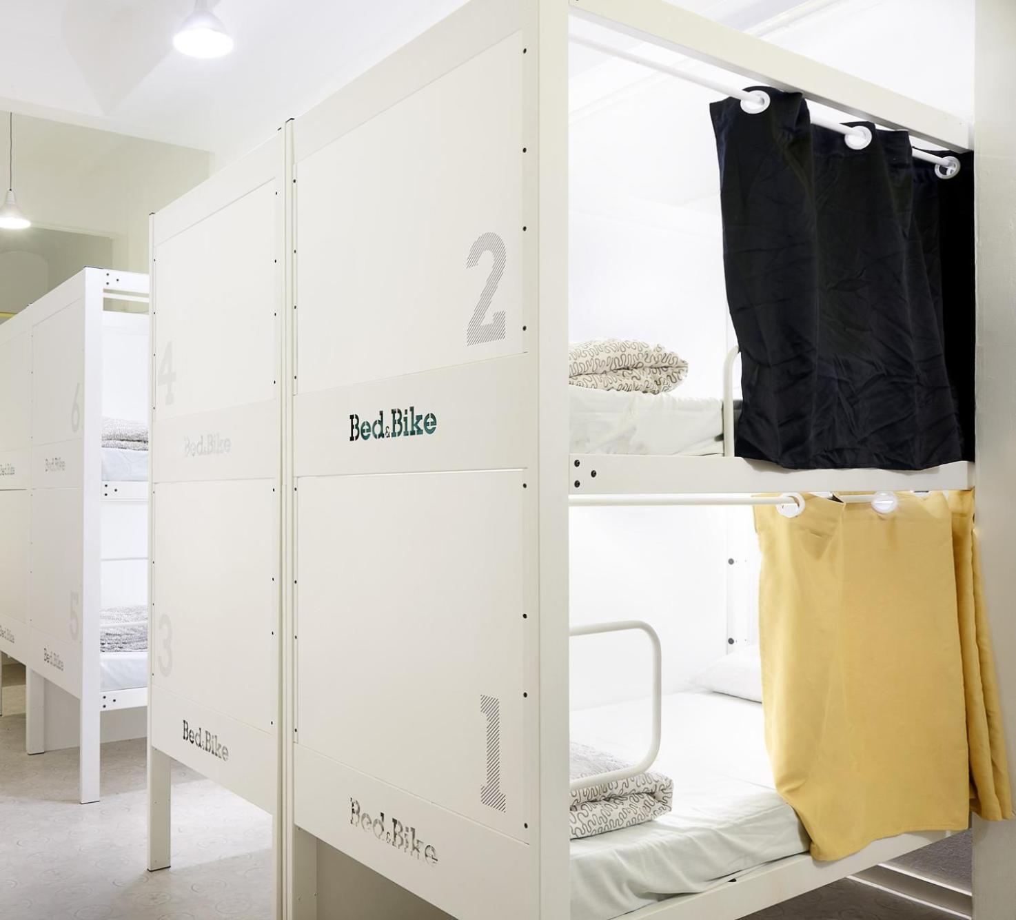Bed & Bike Barcelona Hostel Bagian luar foto
