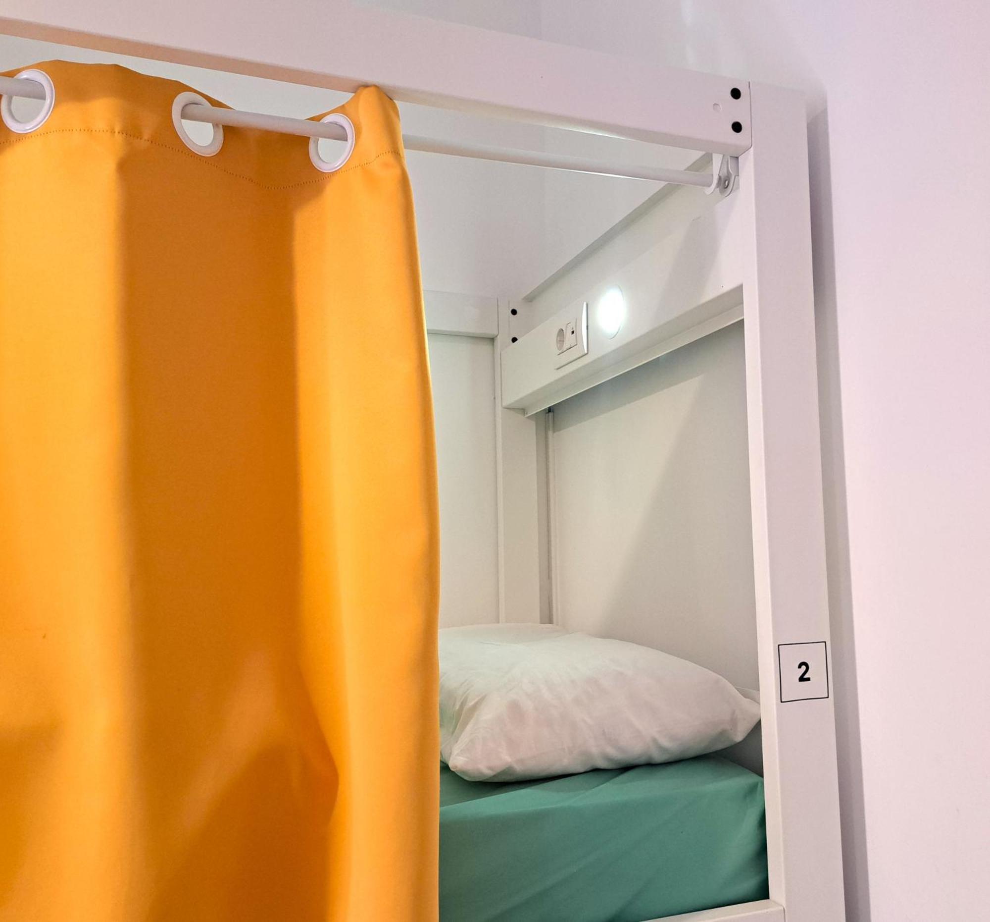 Bed & Bike Barcelona Hostel Bagian luar foto