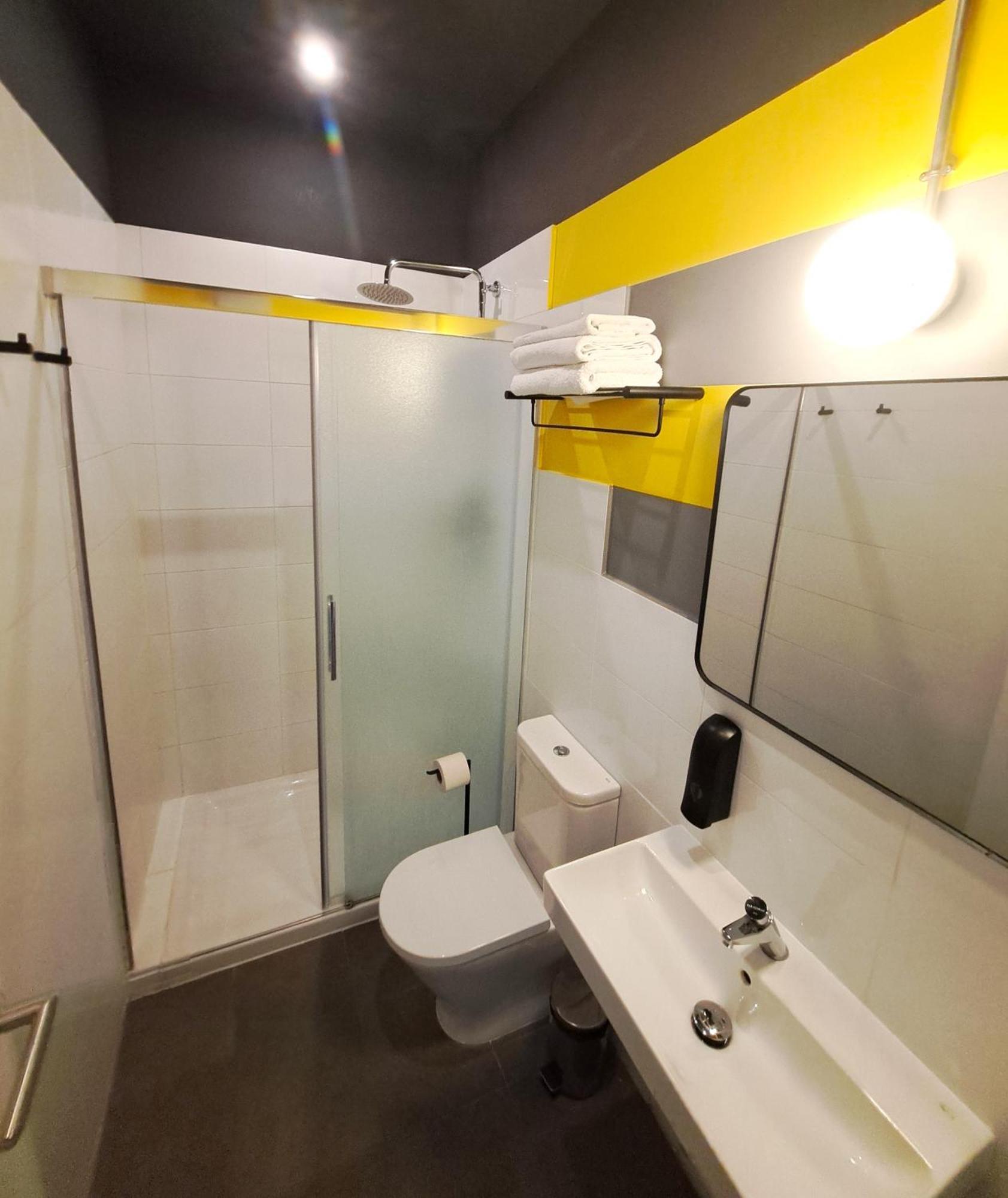 Bed & Bike Barcelona Hostel Bagian luar foto