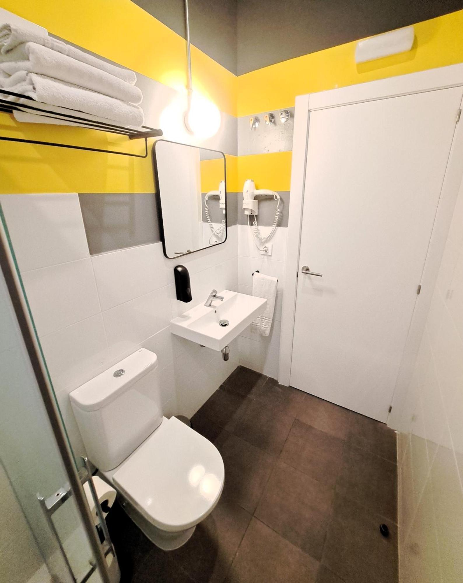 Bed & Bike Barcelona Hostel Bagian luar foto