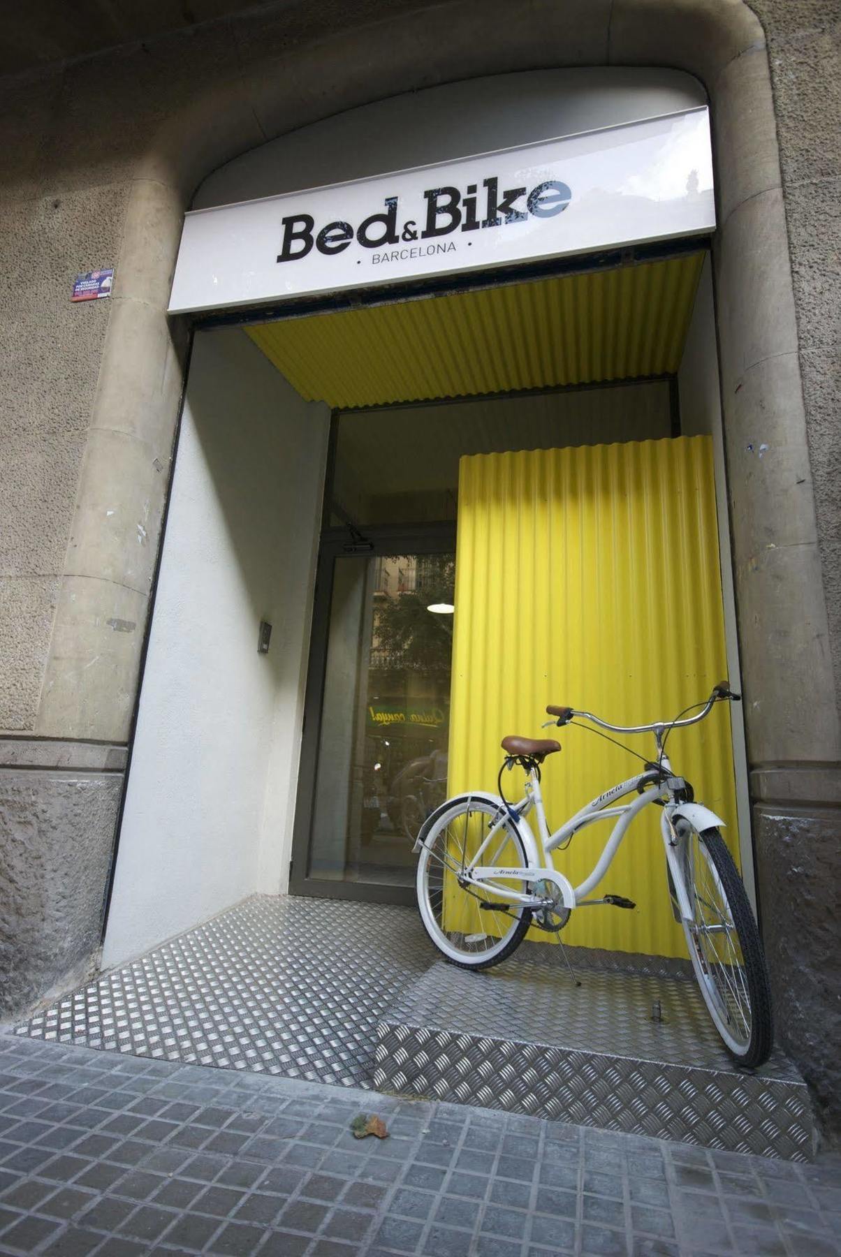 Bed & Bike Barcelona Hostel Bagian luar foto