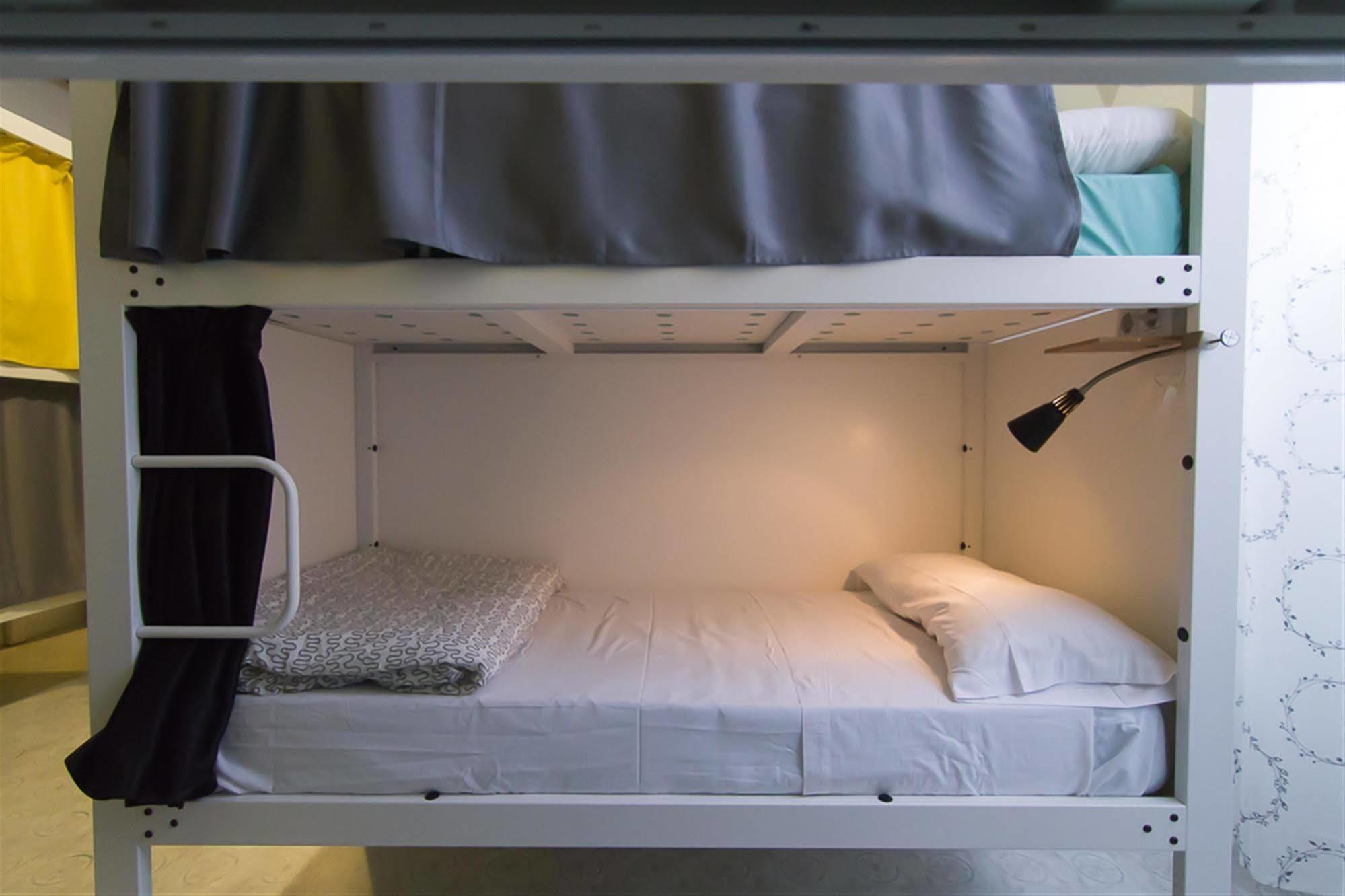 Bed & Bike Barcelona Hostel Bagian luar foto