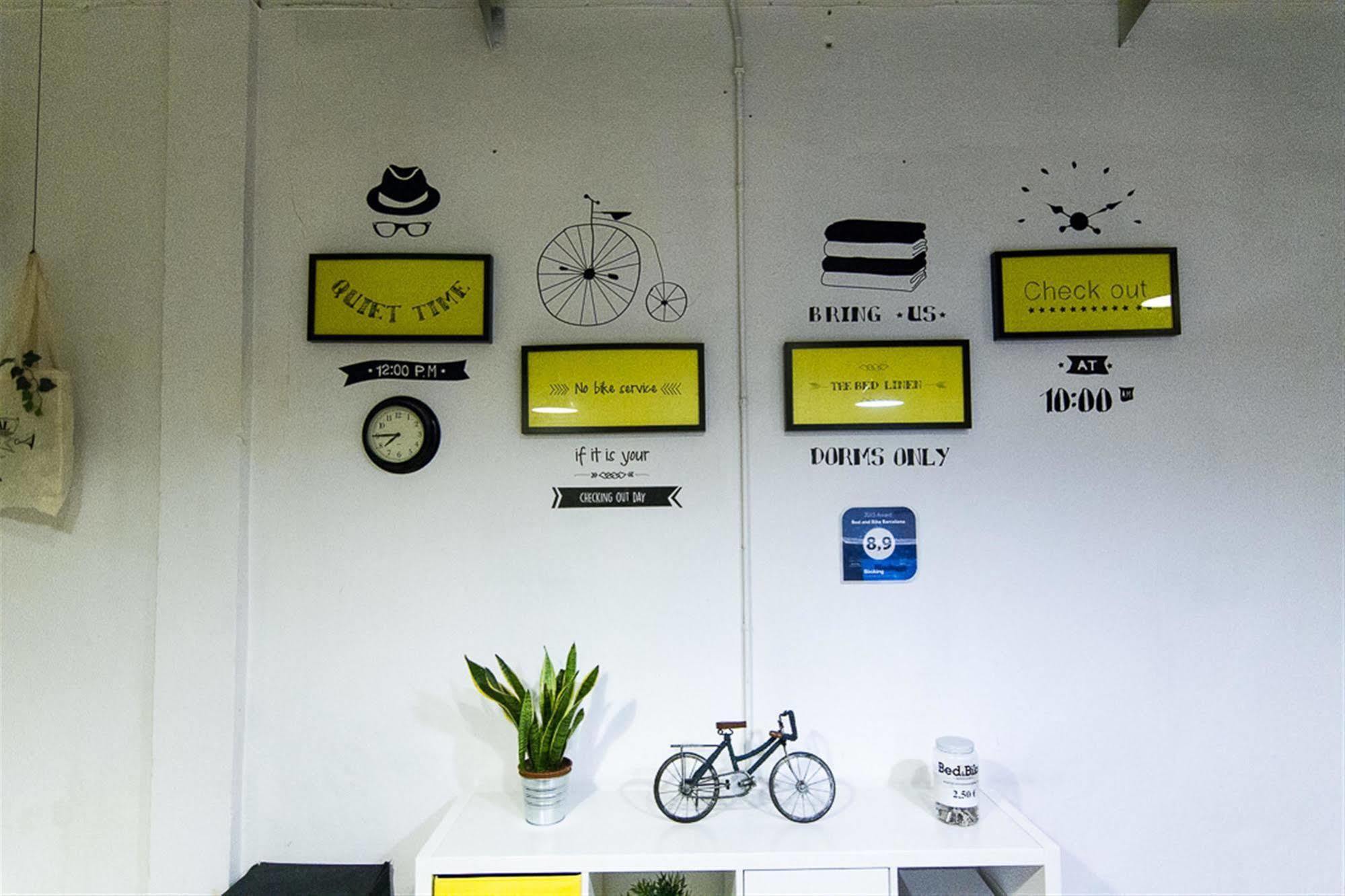 Bed & Bike Barcelona Hostel Bagian luar foto