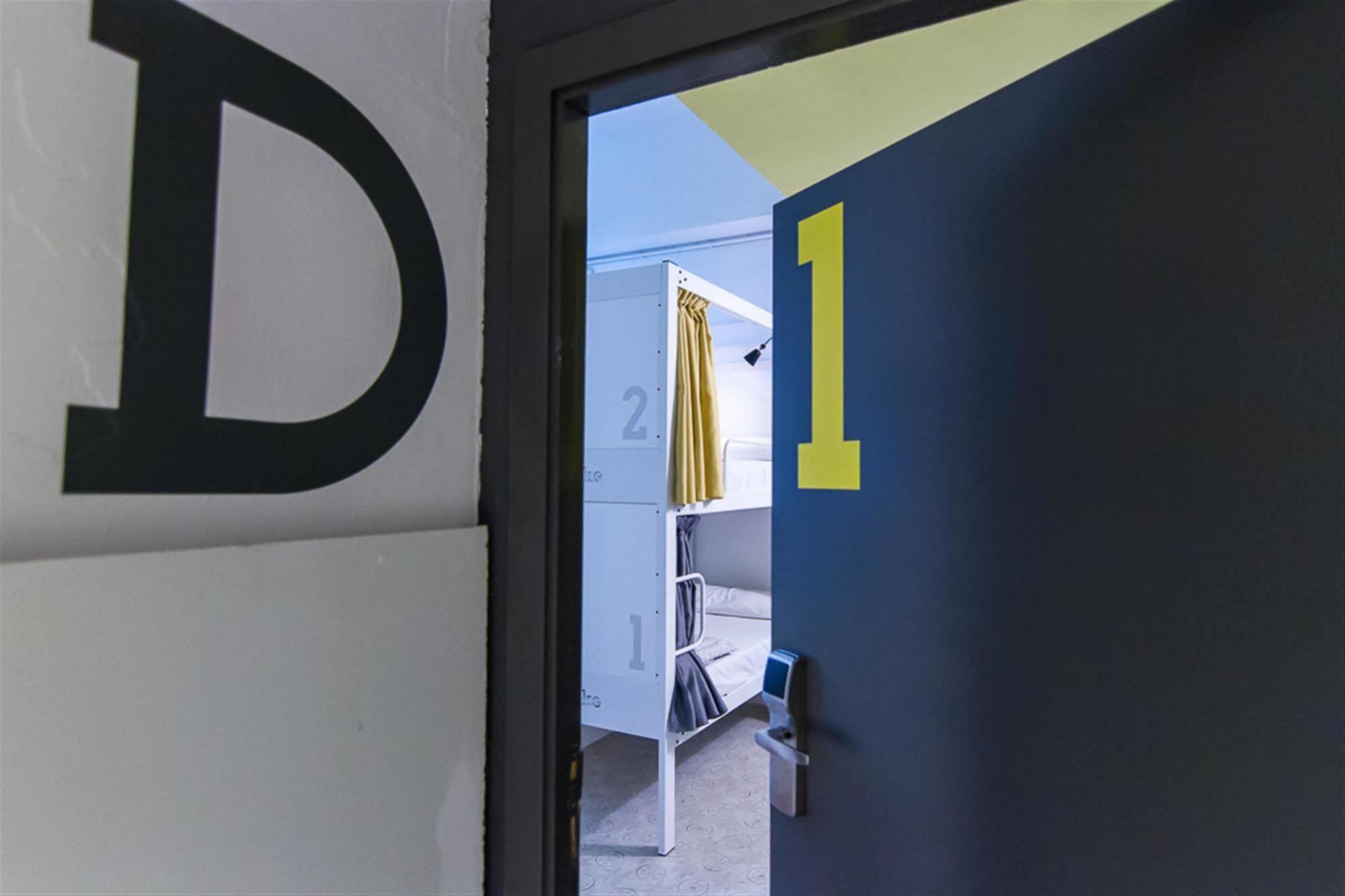Bed & Bike Barcelona Hostel Bagian luar foto