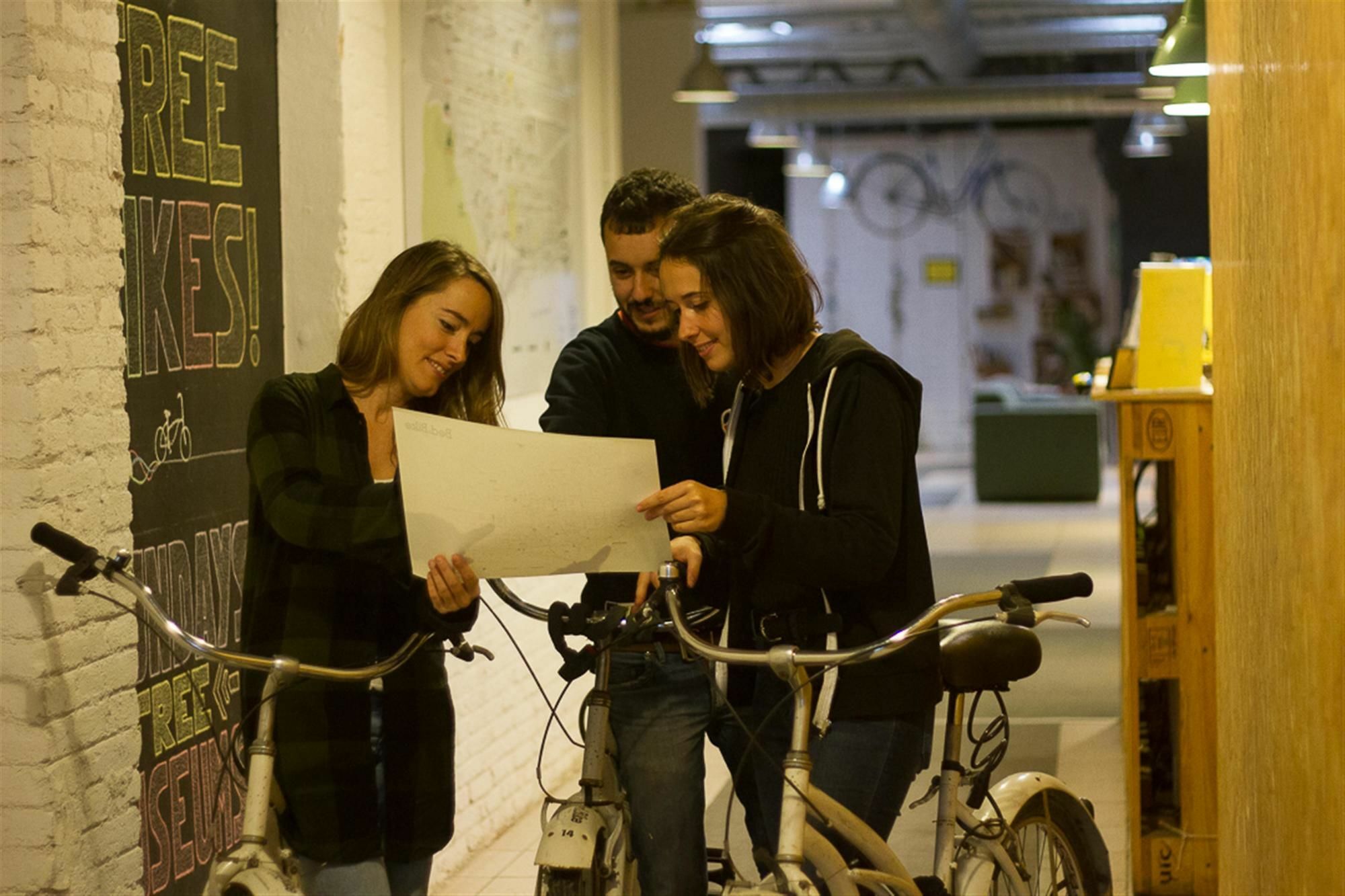 Bed & Bike Barcelona Hostel Bagian luar foto