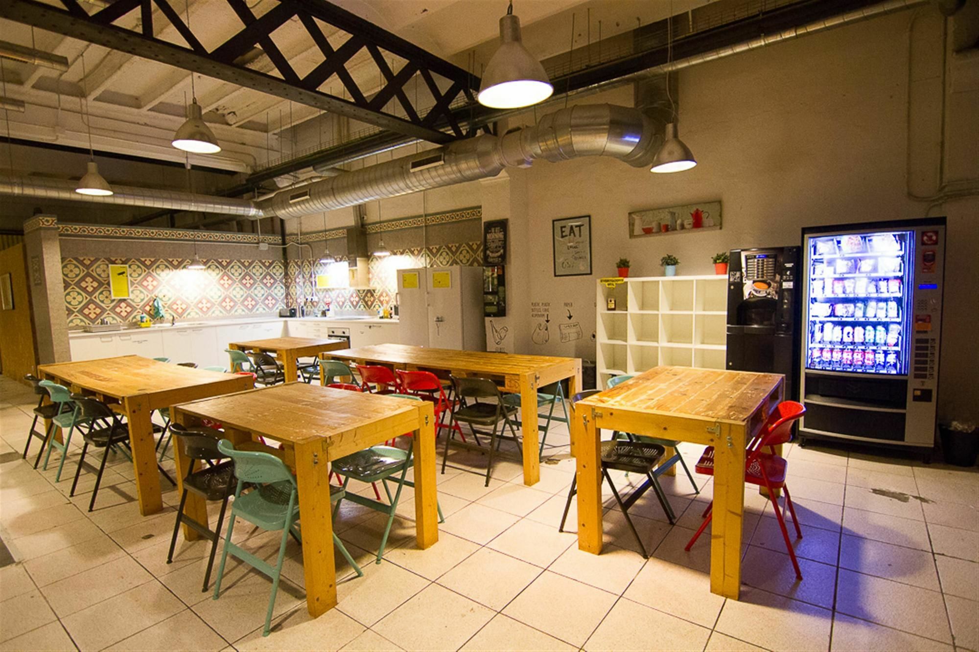 Bed & Bike Barcelona Hostel Bagian luar foto
