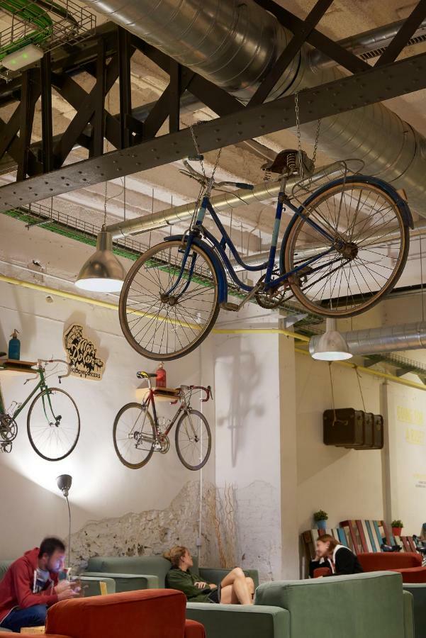 Bed & Bike Barcelona Hostel Bagian luar foto